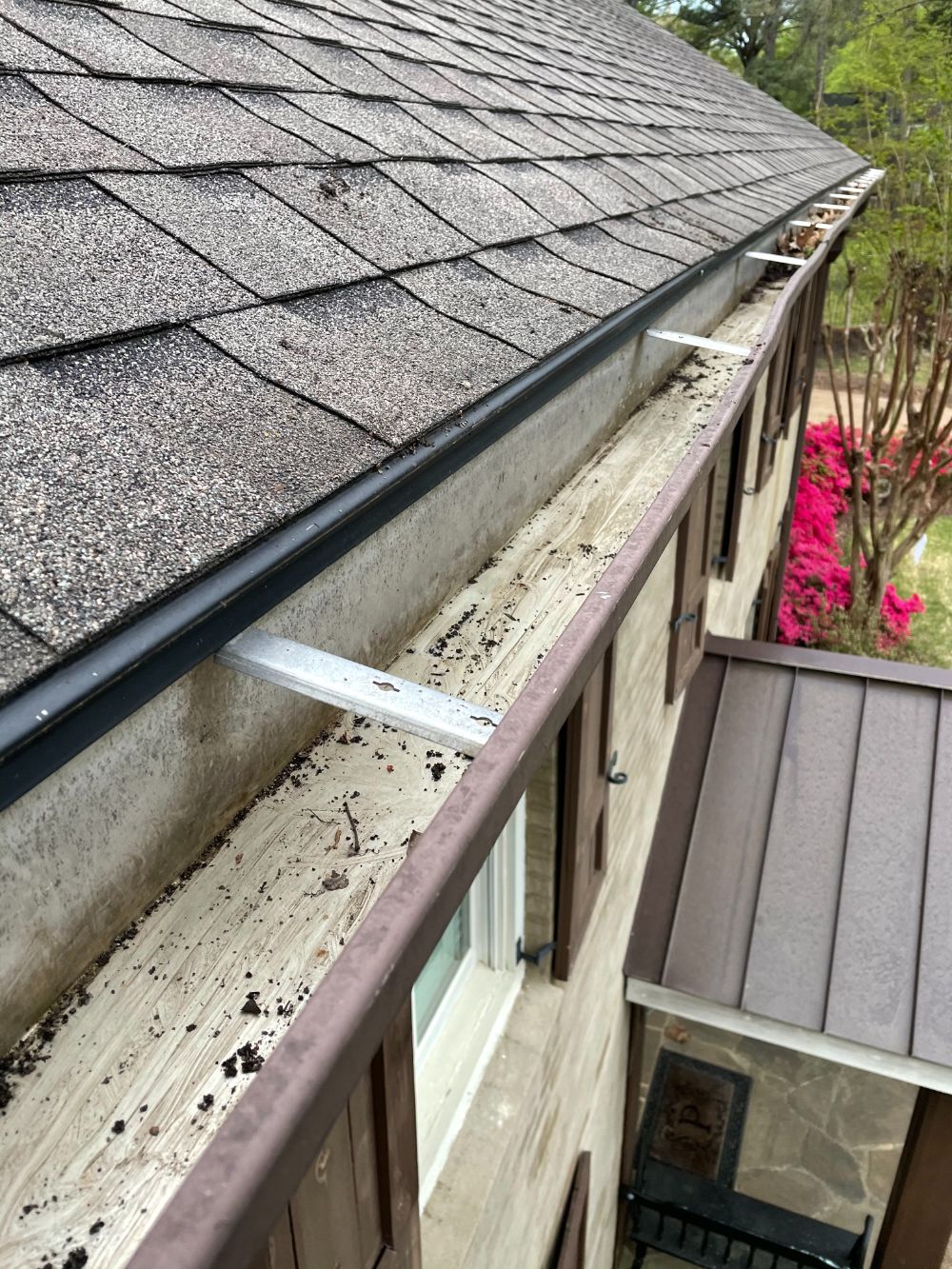 Germantown house soft wash pressure cleaning gutter cleaning